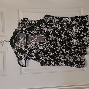 Jones New York black and white sleeveless top. Size 1X